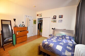 324 Saint Paul St, Unit 4 in Brookline, MA - Building Photo - Building Photo