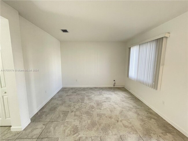 410 NE 208th Terrace in North Miami Beach, FL - Building Photo - Building Photo