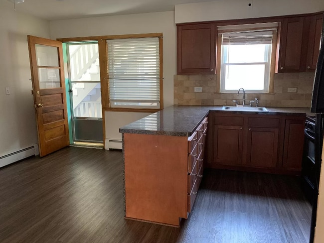 5838 W Montrose Ave, Unit 1N in Chicago, IL - Foto de edificio - Building Photo