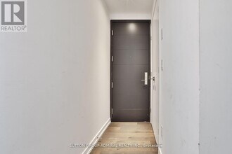 488 University Ave in Toronto, ON - Building Photo - Building Photo