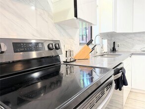 20429 NE 10th Ct Rd in Miami, FL - Building Photo - Building Photo