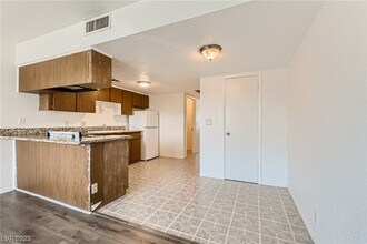 3604 Thomas Ave-Unit -3 in North Las Vegas, NV - Foto de edificio - Building Photo