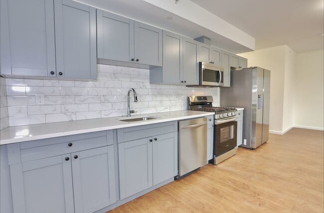 143 Zabriskie St, Unit E in Jersey City, NJ - Foto de edificio - Building Photo