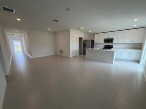 2155 Lone Oak Ln in Lakeland, FL - Building Photo - Building Photo