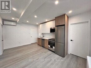 1982 Eglinton Ave W in Toronto, ON - Building Photo - Building Photo