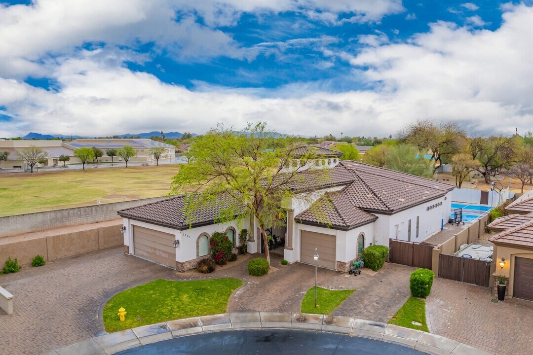 1207 S Larkspur Ct in Gilbert, AZ - Building Photo