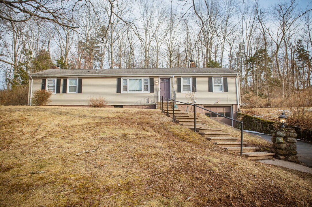366 Kenwood Ave in Hamden, CT - Building Photo