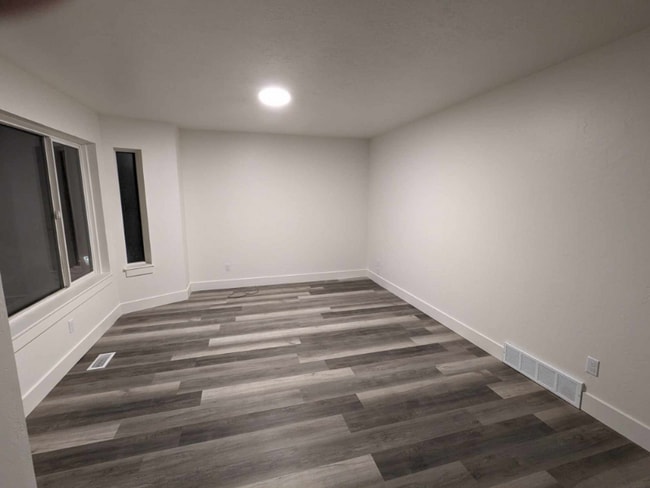 2645 N 370 E in North Logan, UT - Foto de edificio - Building Photo