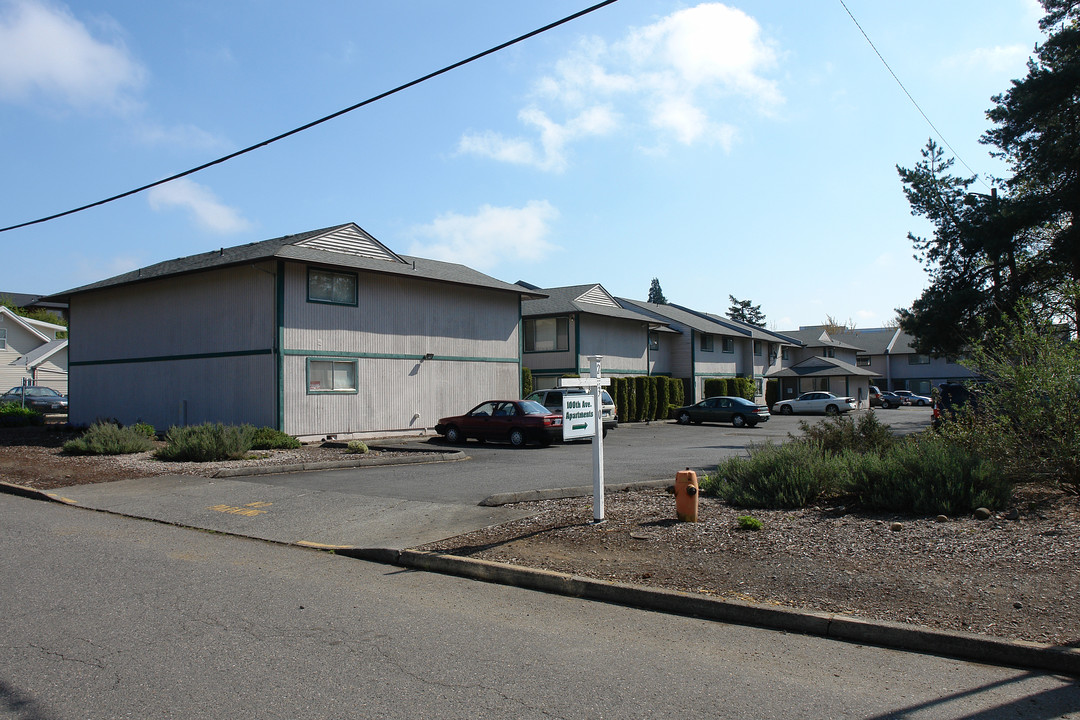 100th Ave Apartments in Portland, OR - Foto de edificio