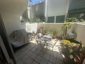 4900 McConnell Ave in Los Angeles, CA - Building Photo