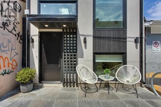 13R Mansfield Ave in Toronto, ON - Building Photo - Building Photo