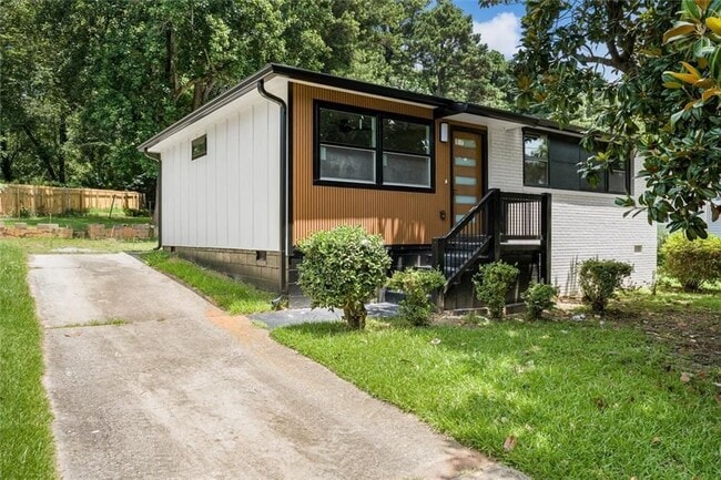property at 2353 Clarissa Dr NW