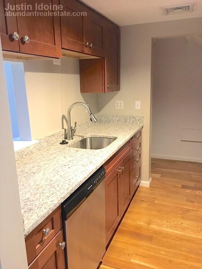 17 Bow St, Unit #16 in Somerville, MA - Building Photo - Building Photo