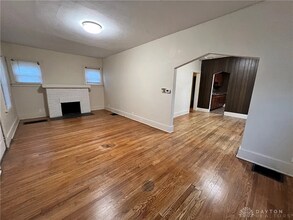 3234 Oakridge Dr in Dayton, OH - Building Photo - Building Photo