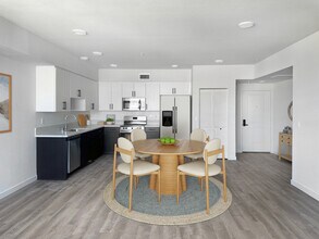 The MIX Luxury Apartments in North Hollywood, CA - Foto de edificio - Building Photo