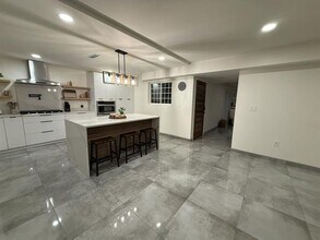 5912 Harvest Hill Rd in Dallas, TX - Building Photo - Building Photo