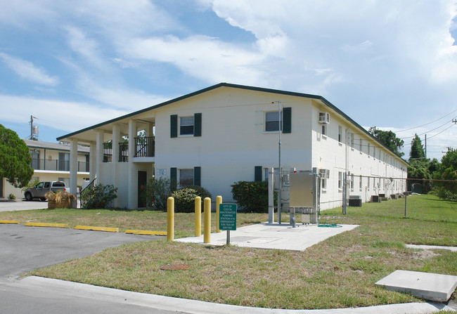 1723 Dixon Blvd in Cocoa, FL - Building Photo - Building Photo