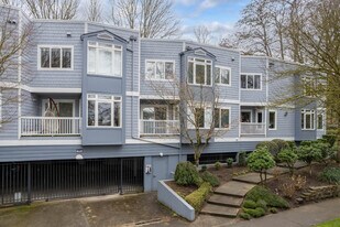 Waverly Crest in Kirkland, WA - Building Photo