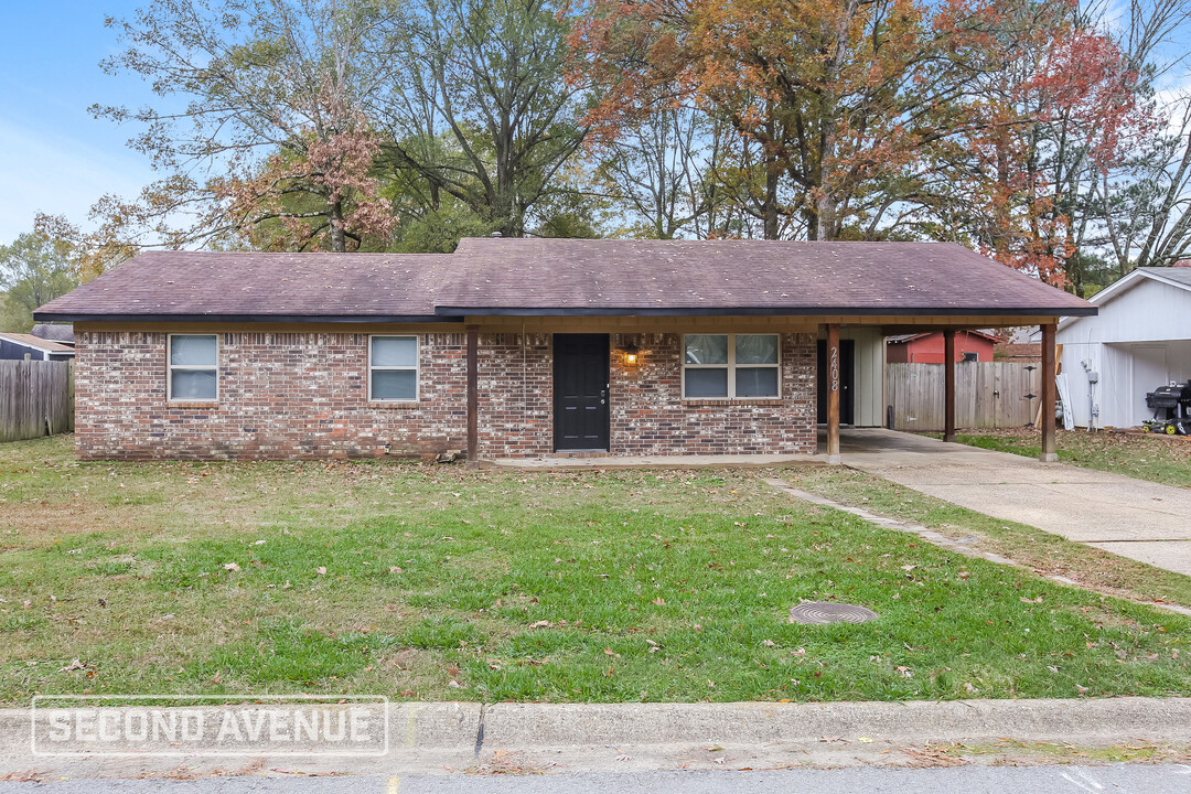 2408 Carywood Dr in Bryant, AR - Building Photo