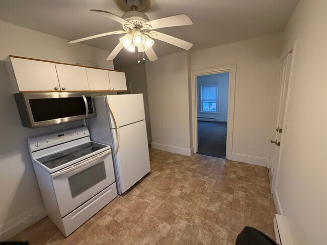 74 Mount Prospect St, Unit 2F in Bridgewater, MA - Foto de edificio - Building Photo