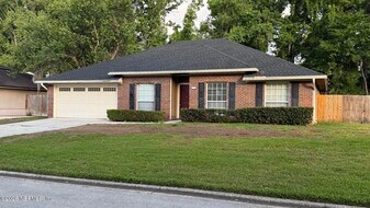 1872 Suwannee River Dr in Orange Park, FL - Building Photo