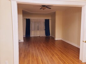 35 E 49th St in Bayonne, NJ - Building Photo