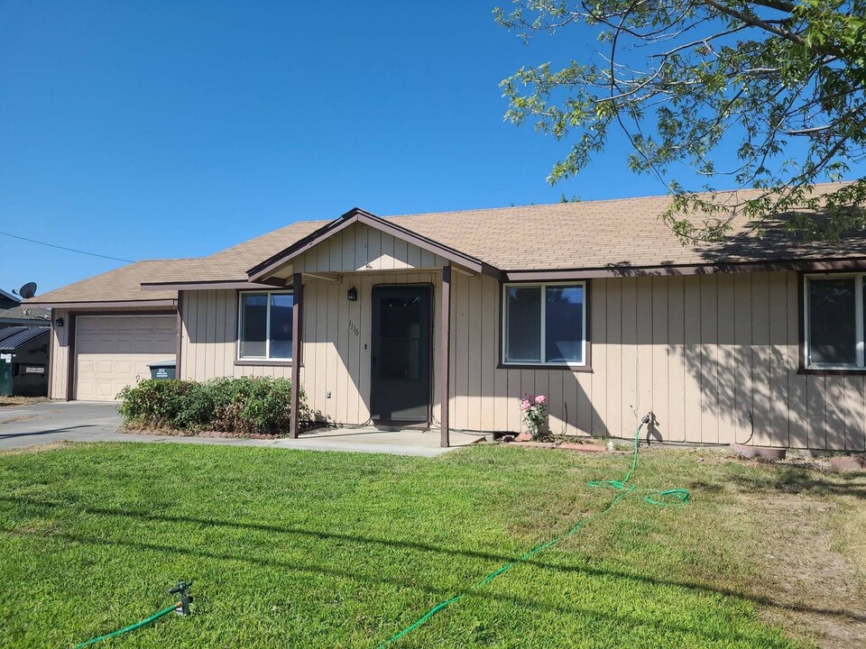 1116 S Clover Dr in Moses Lake, WA - Building Photo