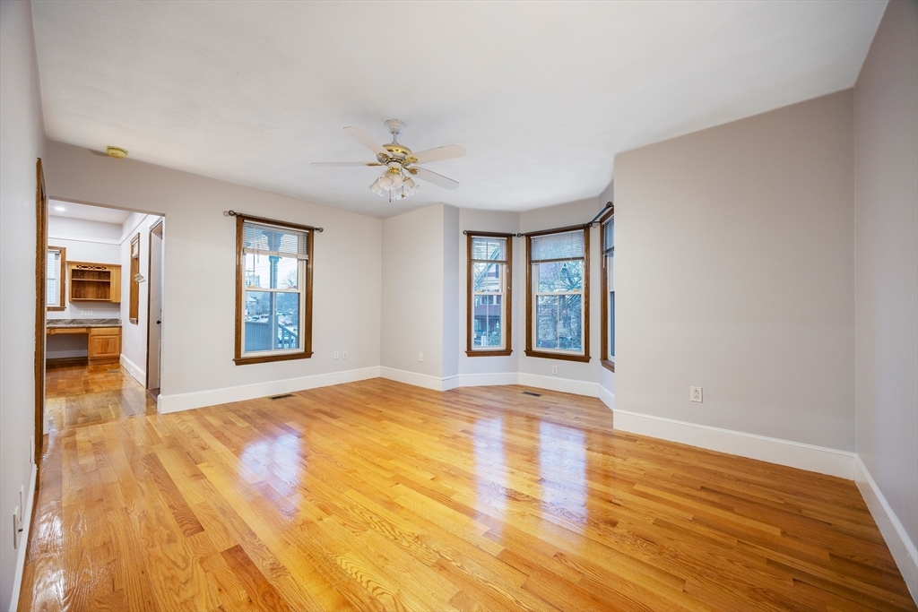 490 Lebanon St, Unit #1 in Melrose, MA - Foto de edificio