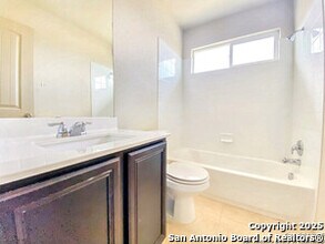 723 Spectrum Dr in New Braunfels, TX - Building Photo - Building Photo