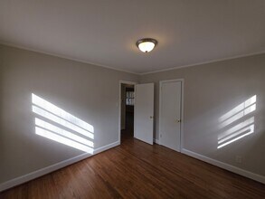 1322 Briar Creek Rd in Charlotte, NC - Building Photo - Building Photo