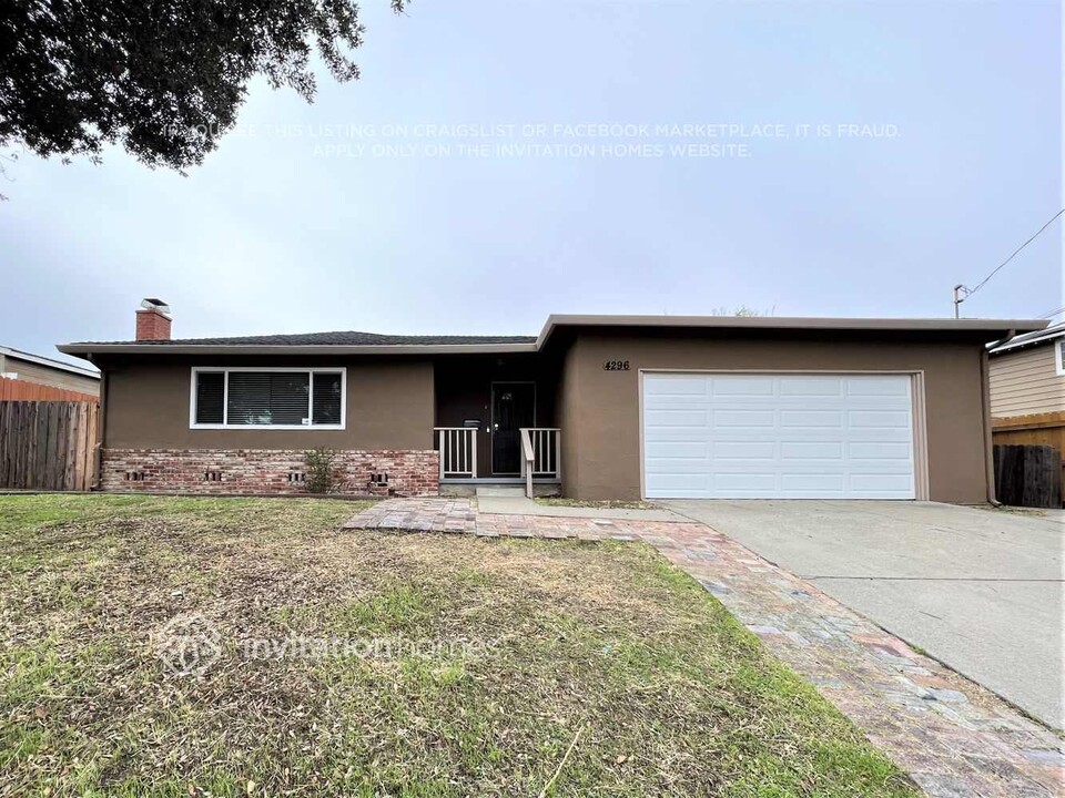 4296 Scenic Ave in Pittsburg, CA - Building Photo