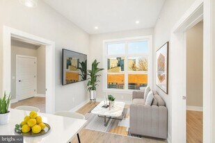 2034 N Front St in Philadelphia, PA - Building Photo