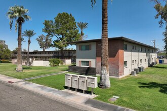 Camelback Properties in Phoenix, AZ - Building Photo - Building Photo