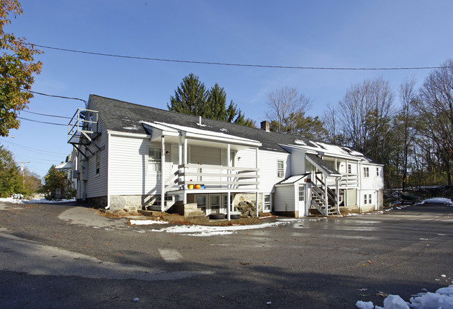 13 Railroad in Newmarket, NH - Foto de edificio - Building Photo