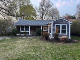 78 Nautilus St in Jamestown, RI - Building Photo