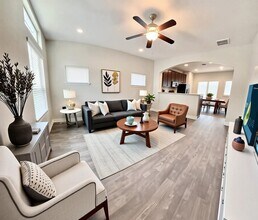 56 Woodland Hills Dr, Unit A in Conroe, TX - Building Photo - Building Photo