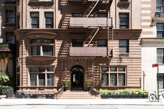 55 E 65th St St in New York, NY - Building Photo - Building Photo