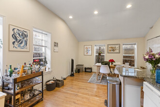 2016 W Wabansia Ave in Chicago, IL - Building Photo - Building Photo