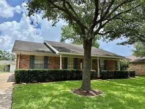 5818 Birchmont Dr in Houston, TX - Building Photo - Building Photo