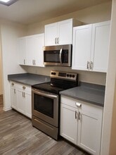 124 S 14th St in Nederland, TX - Building Photo - Building Photo
