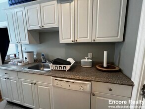 1625 Commonwealth Ave, Unit 5 in Boston, MA - Building Photo - Building Photo