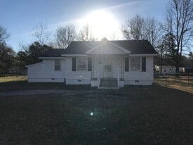 605 Larkspur Rd in Kinston, NC - Building Photo
