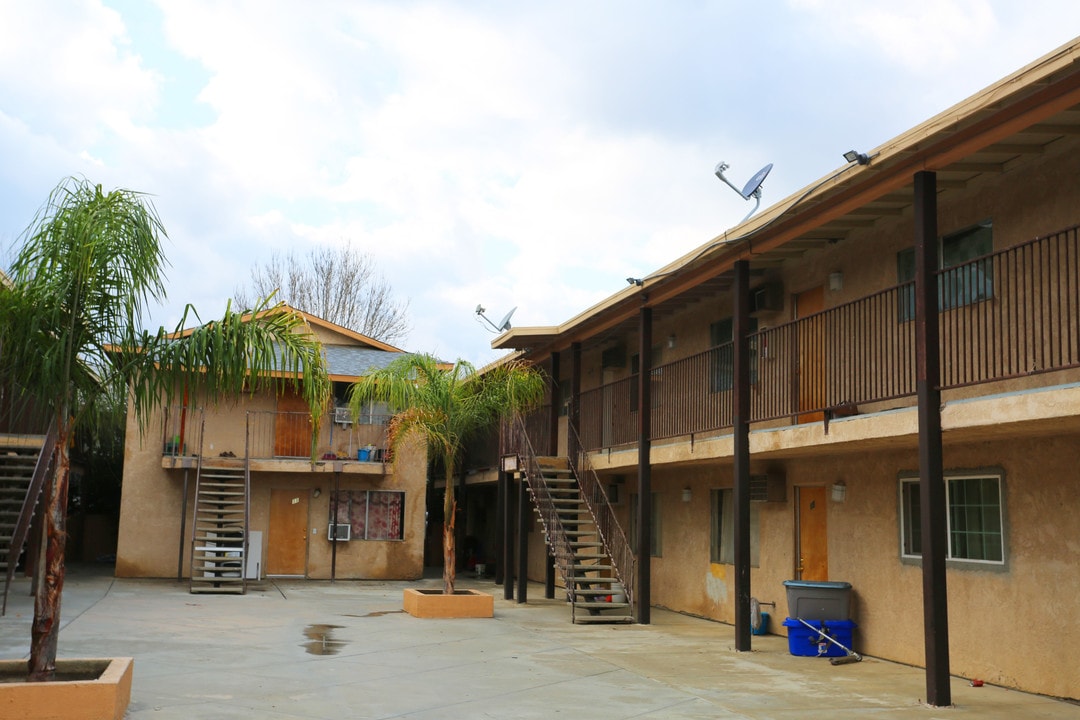 Country Village Apartments in Lamont, CA - Building Photo