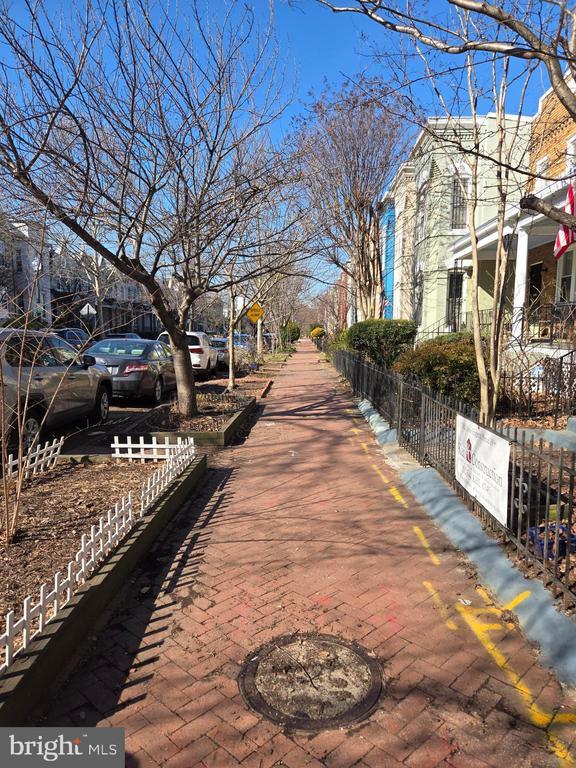 property at 1246 G St NE