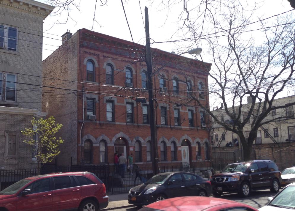 193-197 Chestnut St in Brooklyn, NY - Building Photo