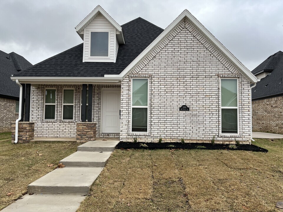 3201 SW Lovely Ln in Bentonville, AR - Building Photo