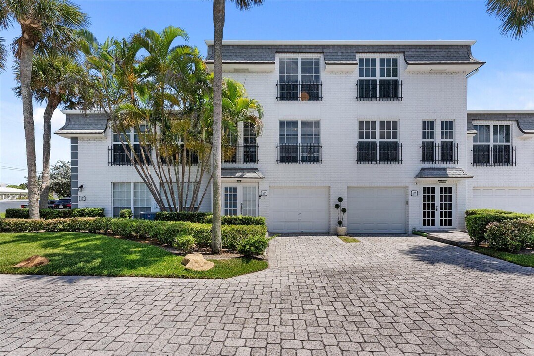 1194 Hillsboro Mile in Hillsboro Beach, FL - Building Photo
