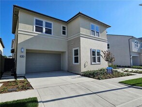 310 Brackens in Lake Forest, CA - Building Photo - Building Photo