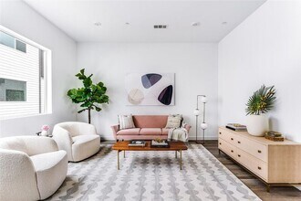 5026 Bryan St in Dallas, TX - Building Photo - Building Photo