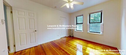 1404 Commonwealth Ave, Unit 7 in Boston, MA - Foto de edificio - Building Photo